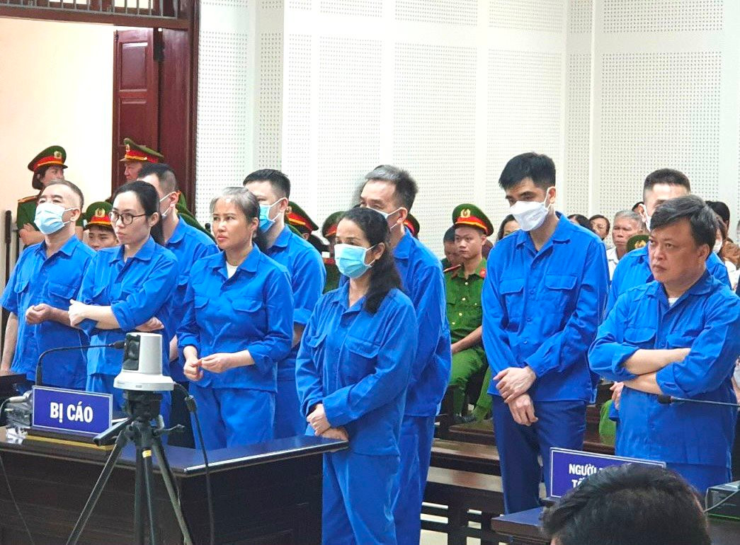 Cựu Gi&aacute;m đốc Sở GD&ĐT tỉnh Quảng Ninh v&agrave; đồng bị tuy&ecirc;n phạt bao nhi&ecirc;u năm t&ugrave;? - Ảnh 1.