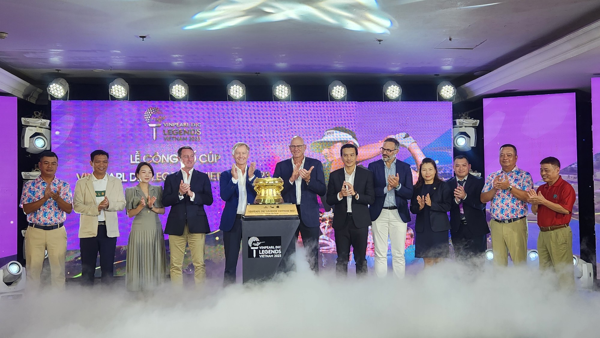 Cup của giải golf Vinpearl DIC Legends Vietnam 2023, biểu tượng chiếc trống đồng - Ảnh 2. Cup của giải golf Vinpearl DIC Legends Vietnam 2023, biểu tượng chiếc trống đồng - Ảnh 2.