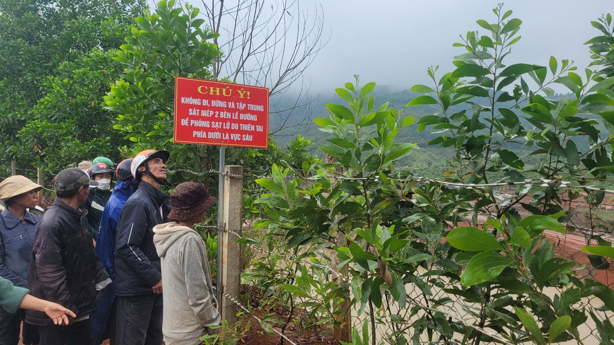 Gia Lai: Dừng hoạt động mỏ đ&aacute; v&igrave; g&acirc;y sạt lở - Ảnh 2.