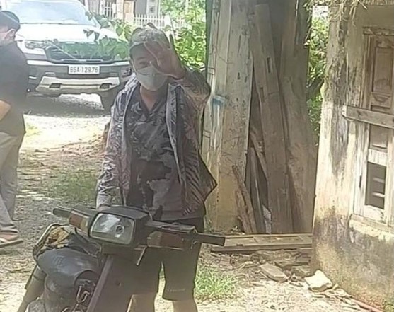 Khởi tố đối tượng h&agrave;nh hung ph&oacute; hiệu trưởng trường THPT H&agrave;m T&acirc;n trọng thương - Ảnh 1.