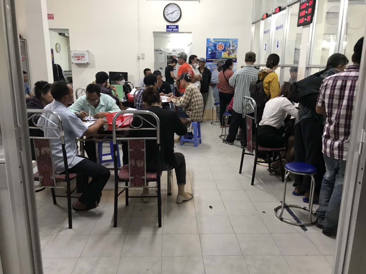 Sở GTVT Cần Thơ vẫn nhận h&agrave;ng trăm hồ sơ đổi GPLX mỗi ng&agrave;y - Ảnh 1.