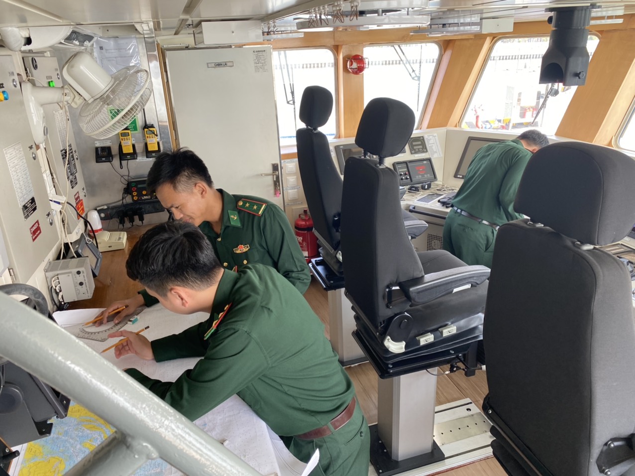 Quảng Ninh: Rộng khắc kh&iacute; thế thi đua ch&agrave;o mừng 60 năm ng&agrave;y th&agrave;nh lập - Ảnh 1.