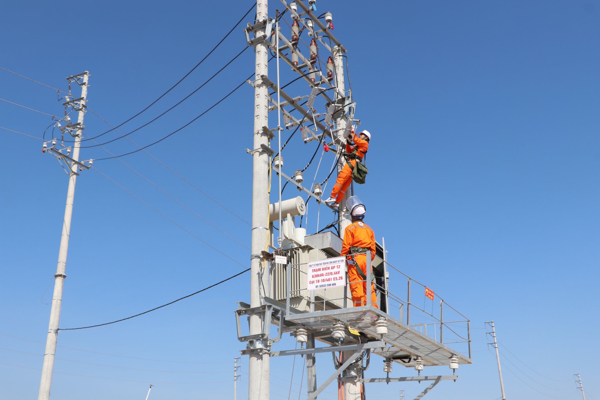 &Aacute;m ảnh thiếu điện: Gỡ n&uacute;t thắt truyền tải để d&ograve;ng điện được th&ocirc;ng suốt - Ảnh 5.