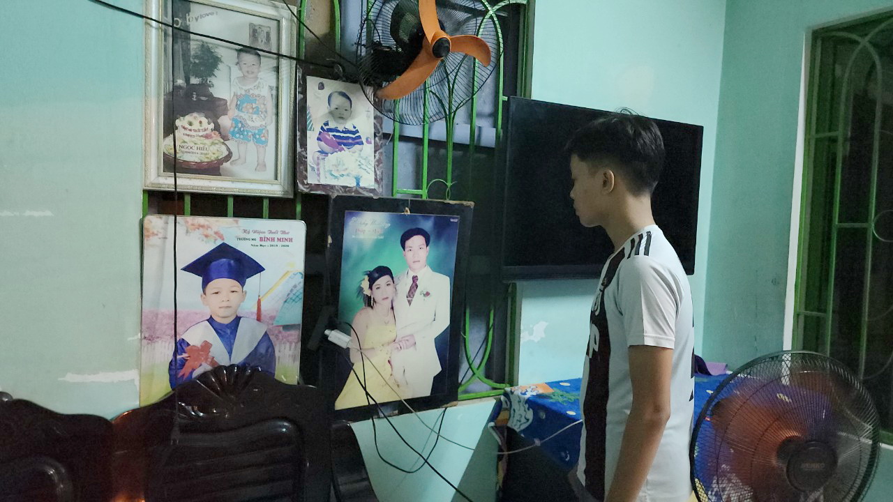 B&atilde;o l&ograve;ng trong căn nh&agrave; nhỏ giữa l&agrave;ng ch&agrave;i đ&ecirc;m khuya - Ảnh 7.