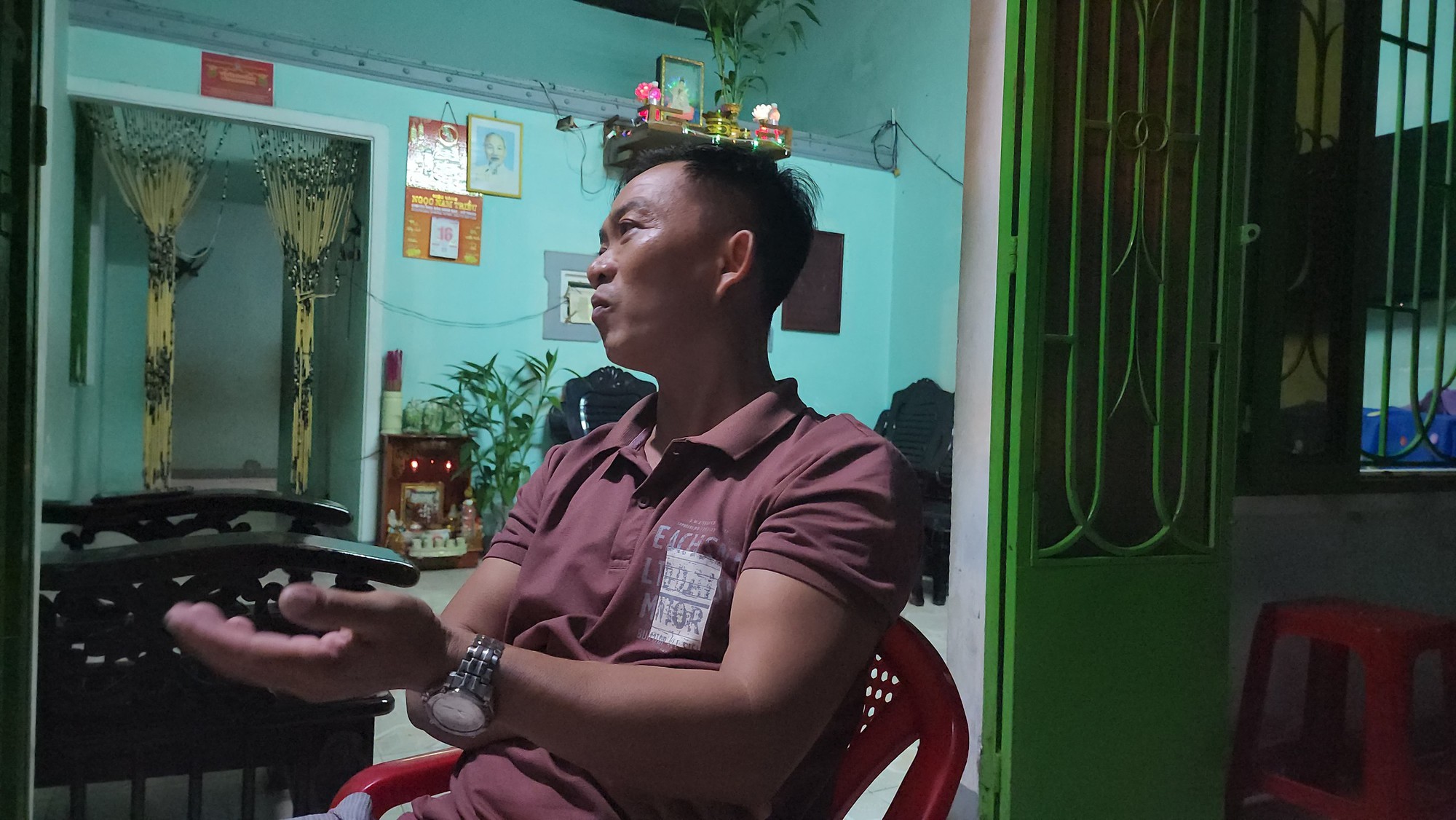 B&atilde;o l&ograve;ng trong căn nh&agrave; nhỏ giữa l&agrave;ng ch&agrave;i đ&ecirc;m khuya - Ảnh 9.