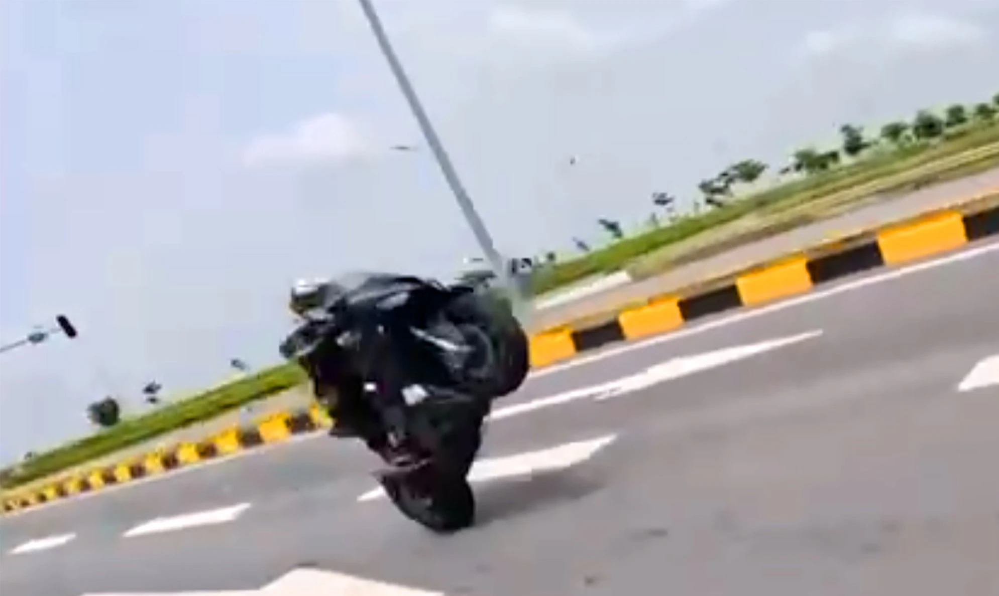 Đ&atilde; t&igrave;m ra nh&oacute;m thanh ni&ecirc;n điều khiển xe PKL  l&agrave;m n&aacute;o loạn khu du lịch C&aacute;t B&agrave; - Ảnh 2.