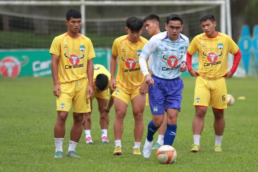 Lộ gi&aacute; trị đội h&igrave;nh thấp đến kh&oacute; tin của HAGL tại V-League - Ảnh 1.
