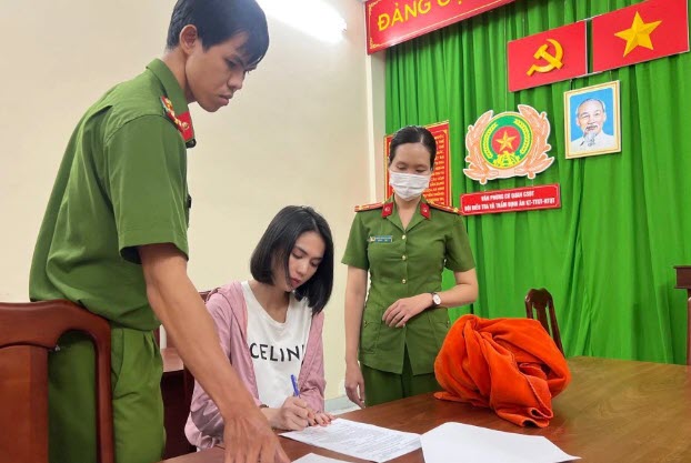 Ngọc Trinh từng bị phạt tiền, bị tước danh hiệu n&agrave;o trước khi bị bắt tạm giam - Ảnh 1.