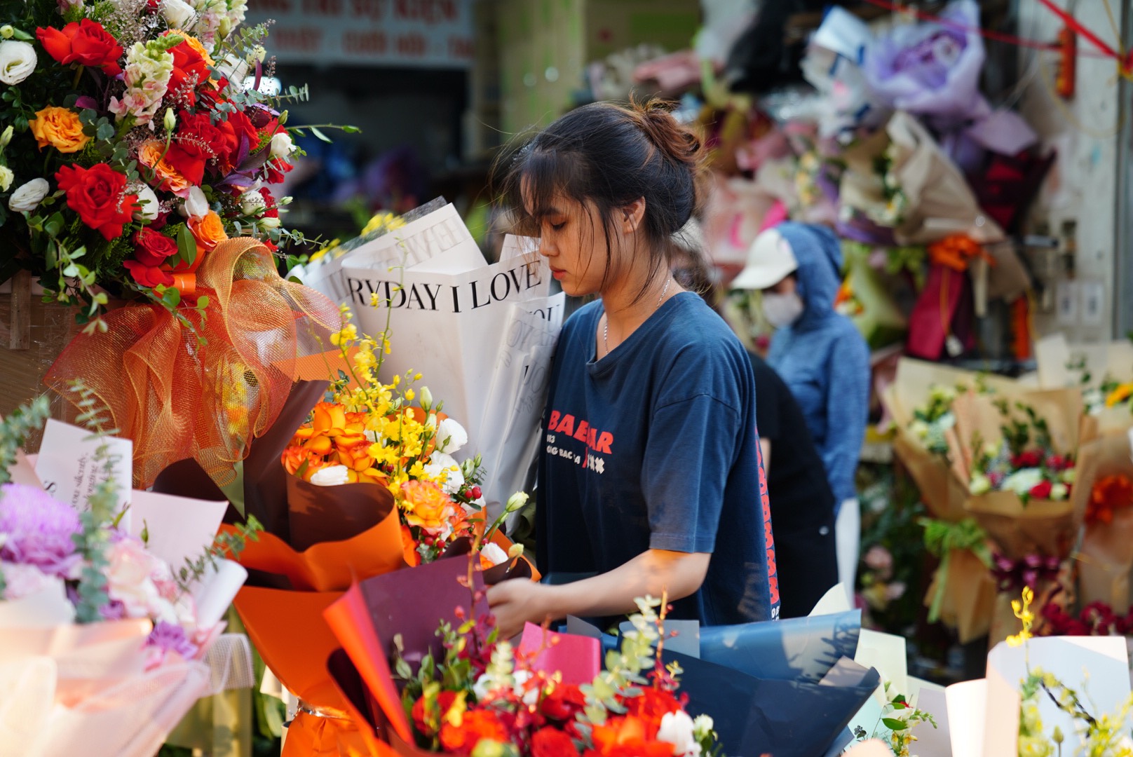 Hoa tươi rớt giá, hoa "không héo" nườm nượp khách chốt đơn - Ảnh 14. Hoa tươi rớt giá, hoa "không héo" nườm nượp khách chốt đơn - Ảnh 14.