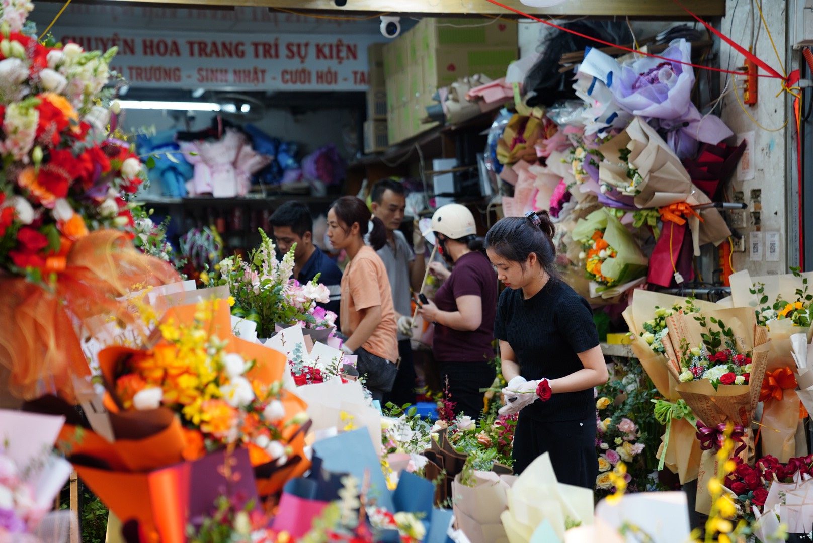 Hoa tươi rớt giá, hoa "không héo" nườm nượp khách chốt đơn - Ảnh 18. Hoa tươi rớt giá, hoa "không héo" nườm nượp khách chốt đơn - Ảnh 18.