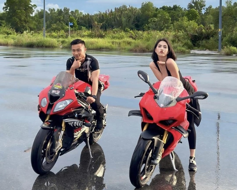 Ngọc Trinh &ldquo;&ocirc;m&rdquo; đống &ldquo;l&ugrave;m x&ugrave;m&rdquo; trước khi bị bắt tạm giam - Ảnh 2.