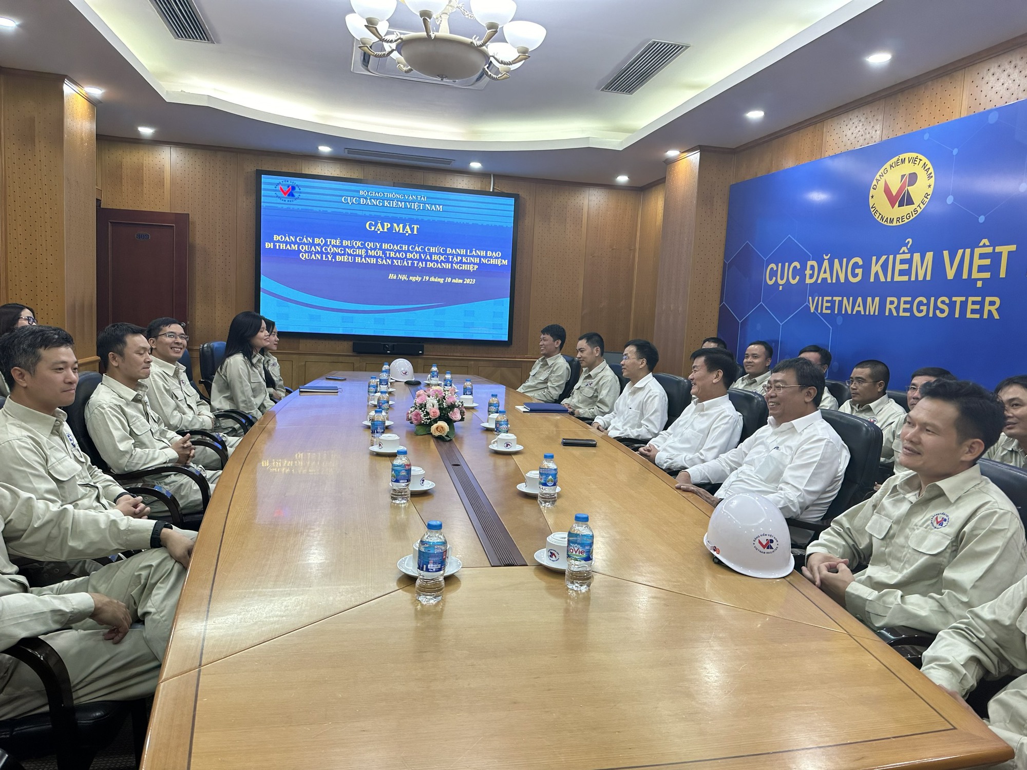 Cục Đăng kiểm cử c&aacute;n bộ nguồn đi học tập c&ocirc;ng nghệ mới tại doanh nghiệp - Ảnh 1.