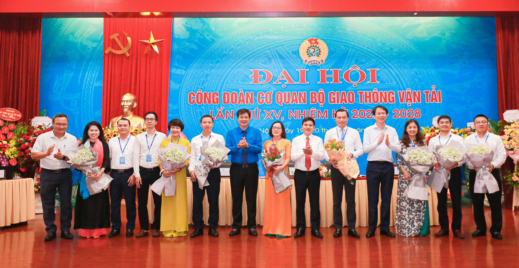 Đại hội C&ocirc;ng đo&agrave;n GTVT Việt Nam lần thứ XI: Đổi mới - Ph&aacute;t triển - Ảnh 1.