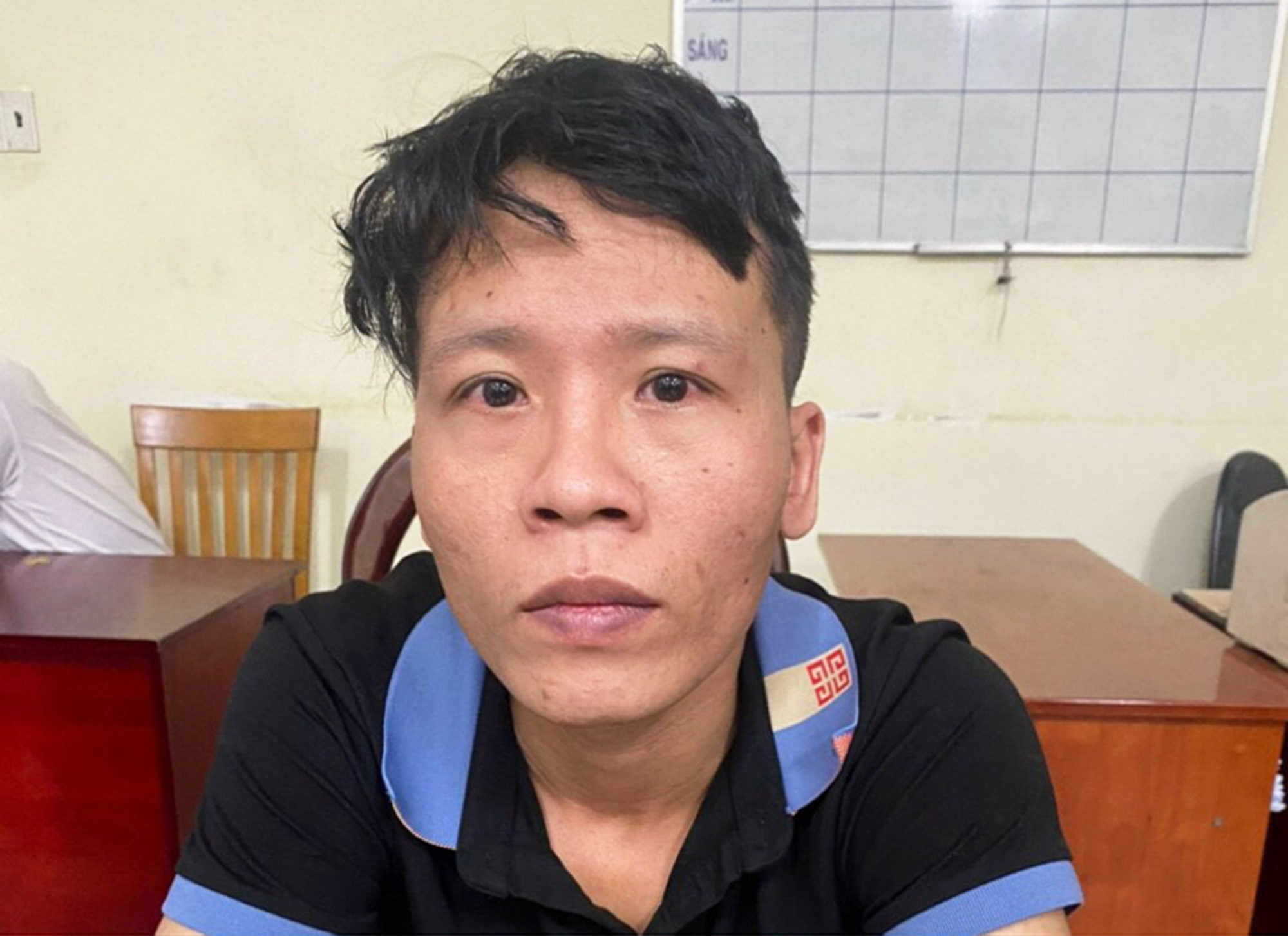 Bắt kẻ trộm v&agrave;ng tại trung t&acirc;m thương mại ở TP.HCM l&uacute;c nửa đ&ecirc;m - Ảnh 1.