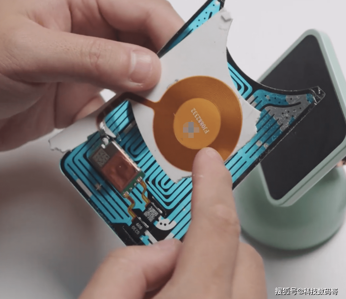 Cố khắc phục "rồng lửa" iPhone 15 Pro, Apple n&ecirc;n học hỏi điều g&igrave; từ người Trung Quốc? - Ảnh 3.