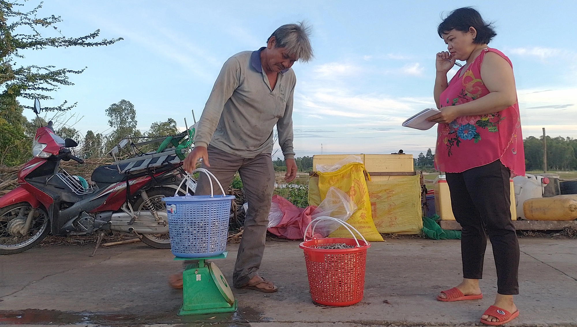 Ch&iacute;nh thức đ&oacute;i lũ, người d&acirc;n đầu nguồn &iacute;t hưởng lợi từ thi&ecirc;n nhi&ecirc;n - Ảnh 3.