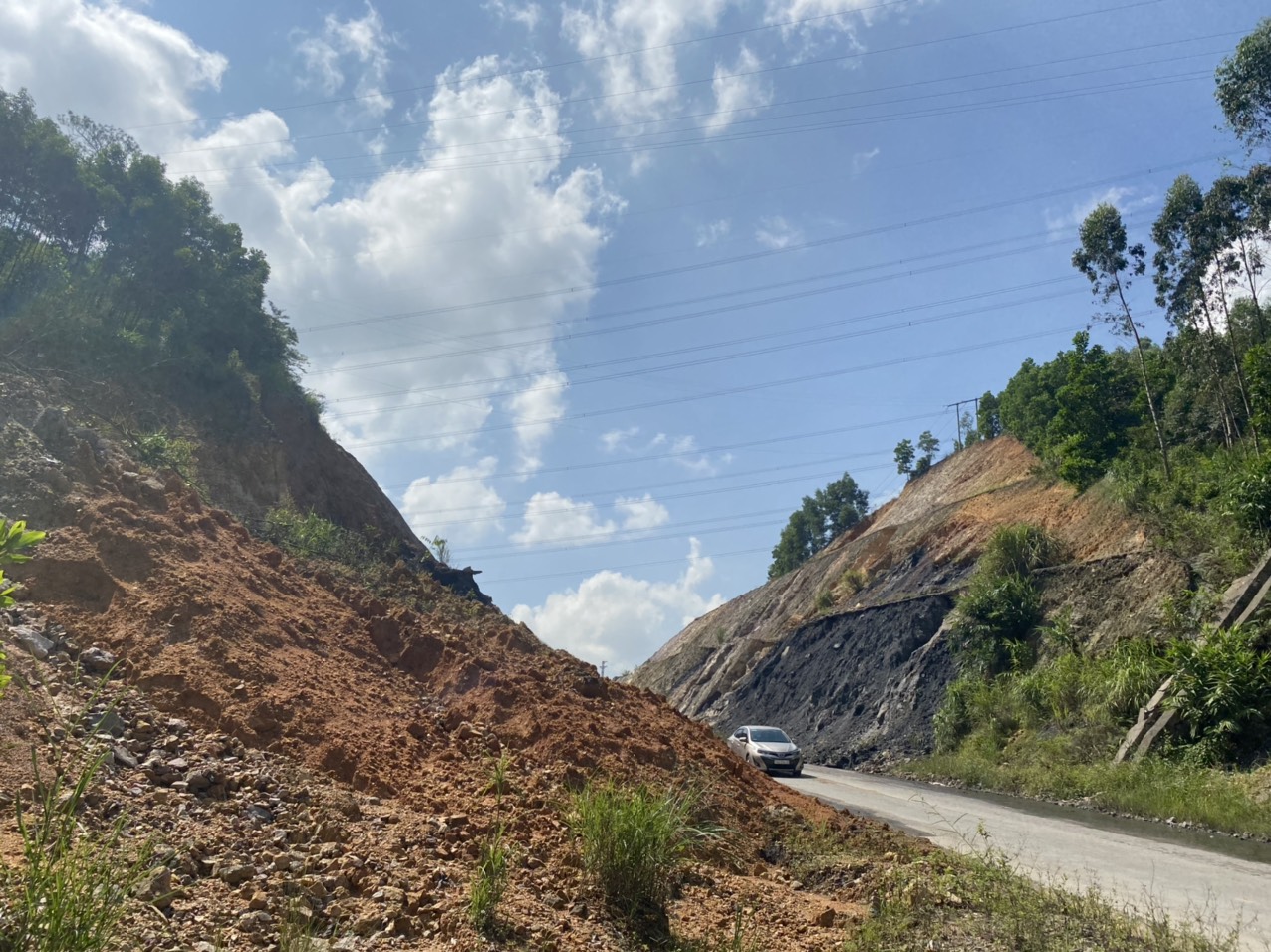 Vì sao đường liên xã gần 80 tỷ đồng ở TP Uông Bí cứ mưa là sạt lở, chia cắt? - Ảnh 5. Vì sao đường liên xã gần 80 tỷ đồng ở TP Uông Bí cứ mưa là sạt lở, chia cắt? - Ảnh 5.