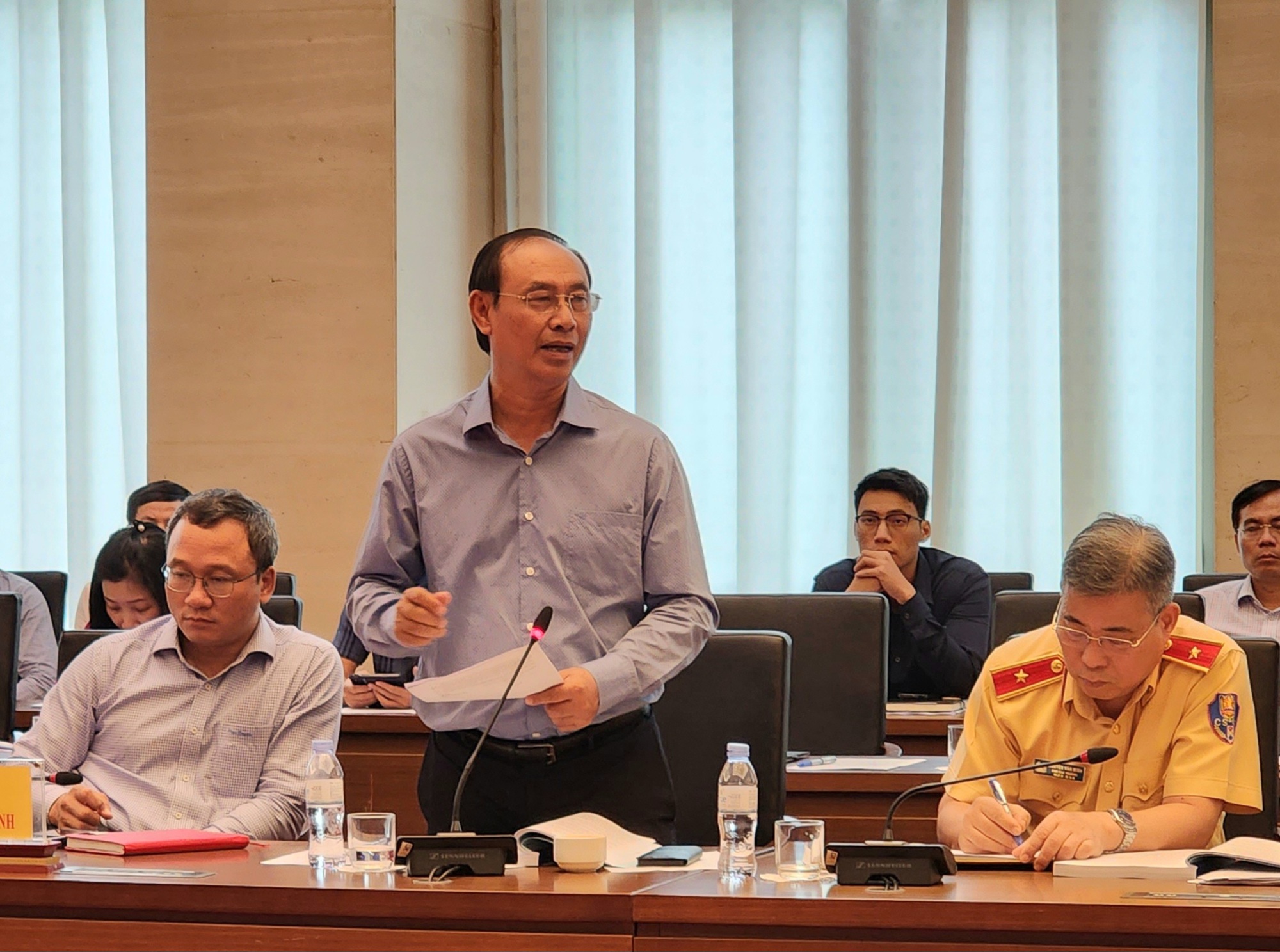 Cân nhắc quy định xe cá nhân phải lắp thiết bị giám sát hành trình - Ảnh 3. Cân nhắc quy định xe cá nhân phải lắp thiết bị giám sát hành trình - Ảnh 3.