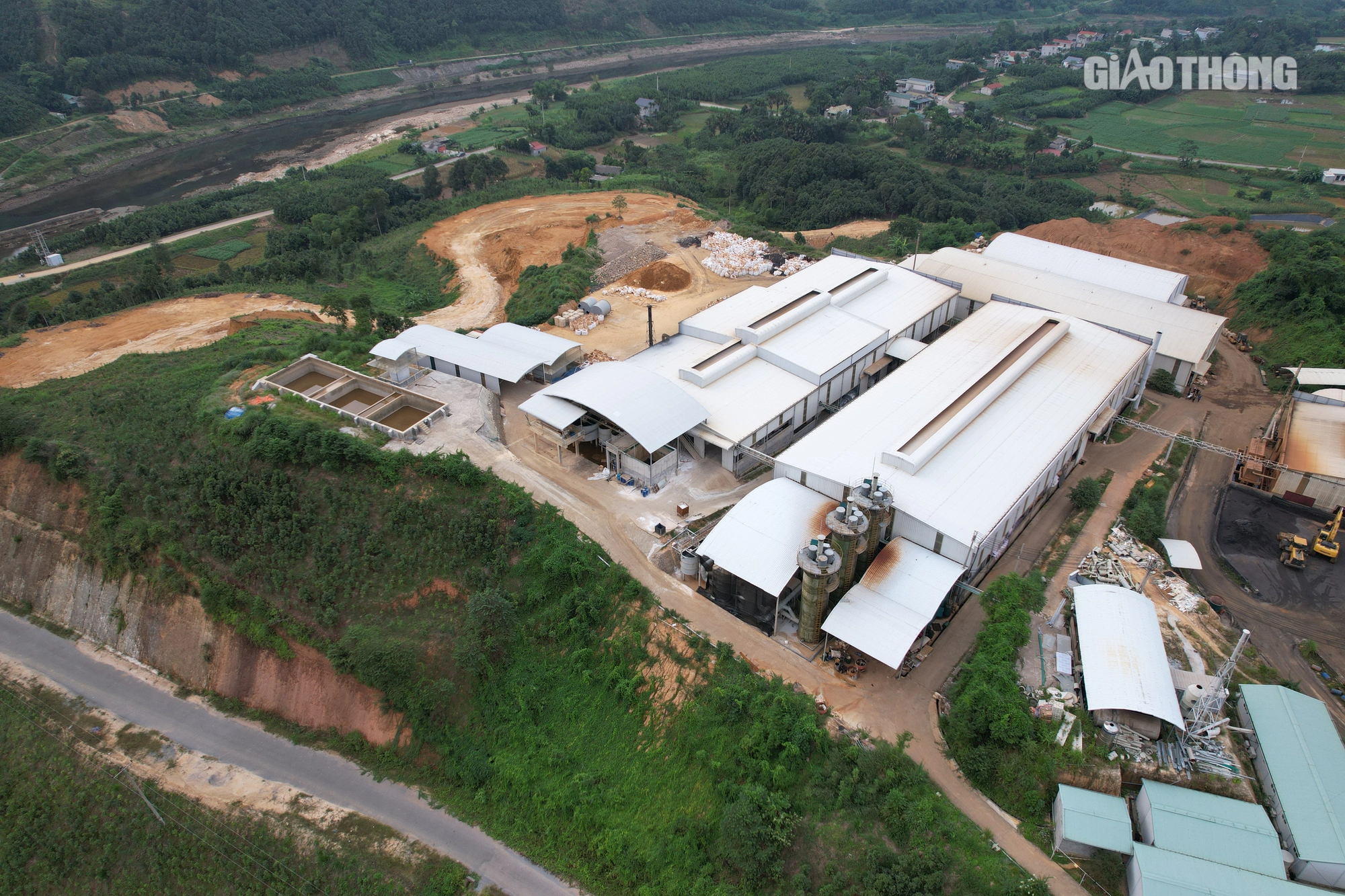 To&agrave;n cảnh khu khai th&aacute;c đất hiếm tr&aacute;i ph&eacute;p tại Y&ecirc;n B&aacute;i khiến 6 bị can bị khởi tố  - Ảnh 3.