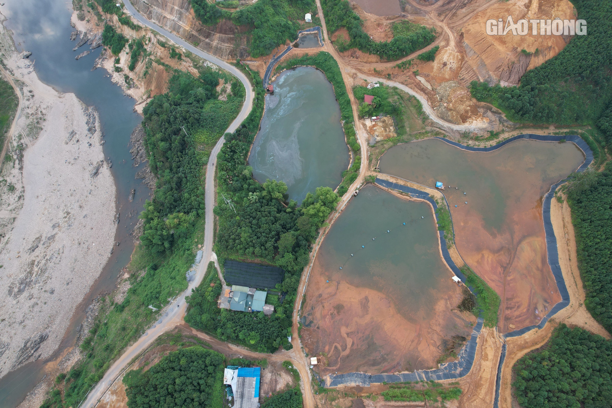 To&agrave;n cảnh khu khai th&aacute;c đất hiếm tr&aacute;i ph&eacute;p tại Y&ecirc;n B&aacute;i khiến 6 bị can bị khởi tố  - Ảnh 4.