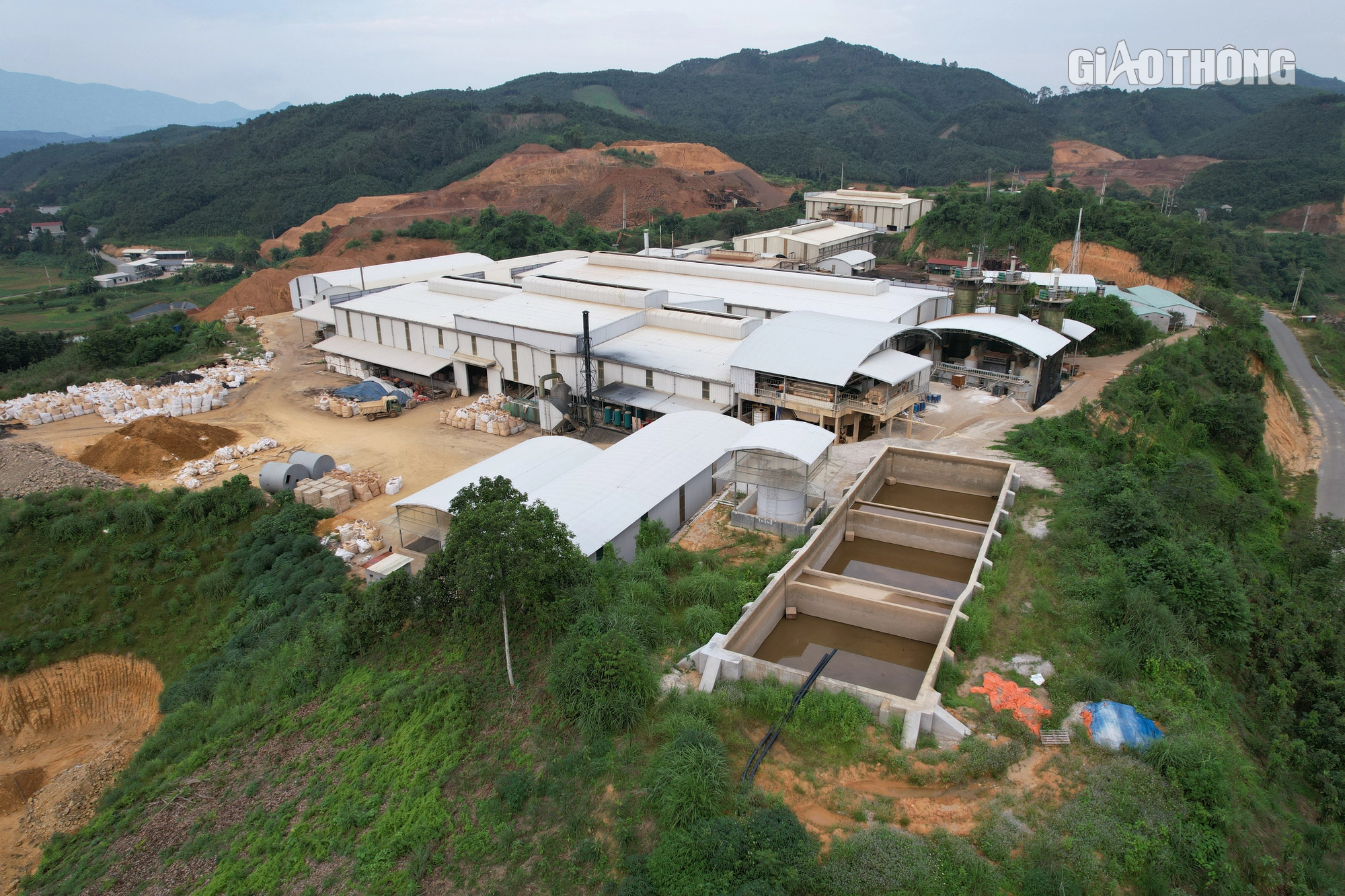 To&agrave;n cảnh khu khai th&aacute;c đất hiếm tr&aacute;i ph&eacute;p tại Y&ecirc;n B&aacute;i khiến 6 bị can bị khởi tố  - Ảnh 6.