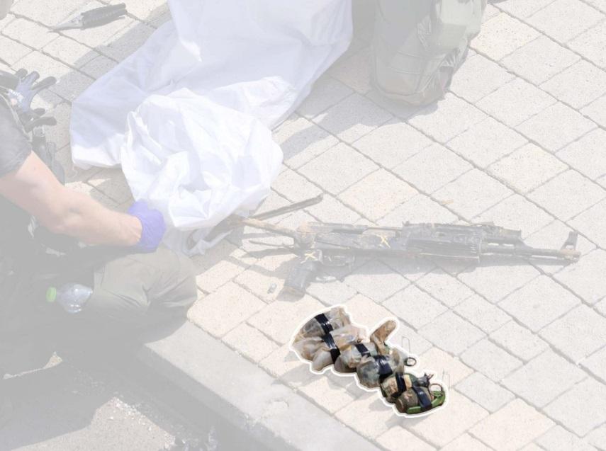 M&aacute;y ủi, d&ugrave; lượn, AK-47 - Kh&aacute;m ph&aacute; kho vũ kh&iacute; "ma qu&aacute;i" của Hamas khiến Israel bất ngờ! - Ảnh 4.