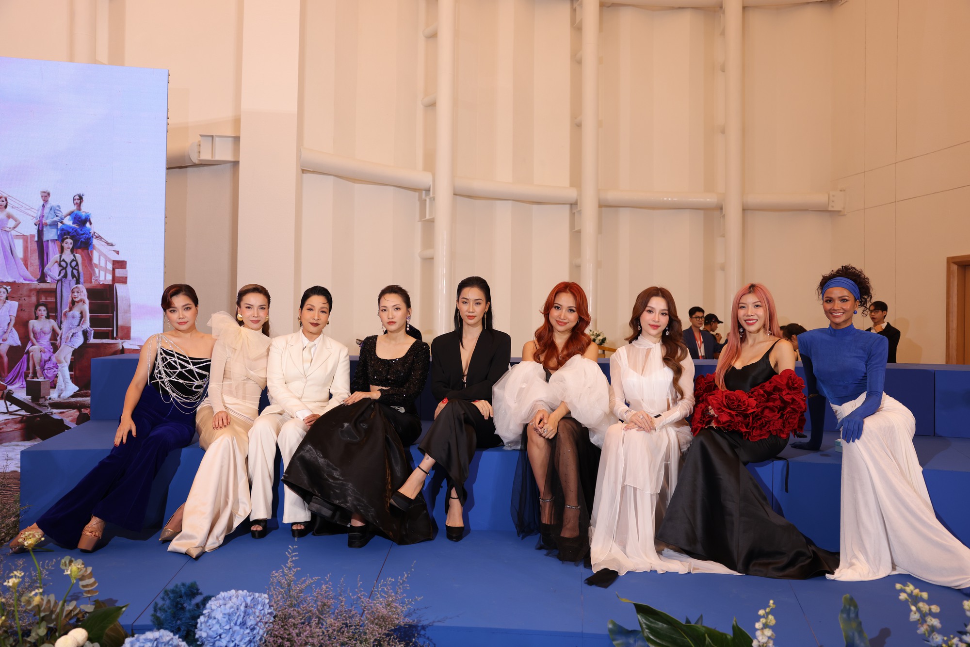 Chị đẹp đạp gi&oacute; rẽ s&oacute;ng 2023 c&ocirc;ng bố MV B&agrave;i h&aacute;t Nơi b&igrave;nh minh đầy nắng - Ảnh 5.