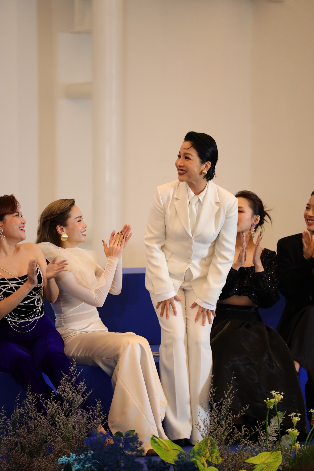 Chị đẹp đạp gi&oacute; rẽ s&oacute;ng 2023 c&ocirc;ng bố MV B&agrave;i h&aacute;t Nơi b&igrave;nh minh đầy nắng - Ảnh 7.