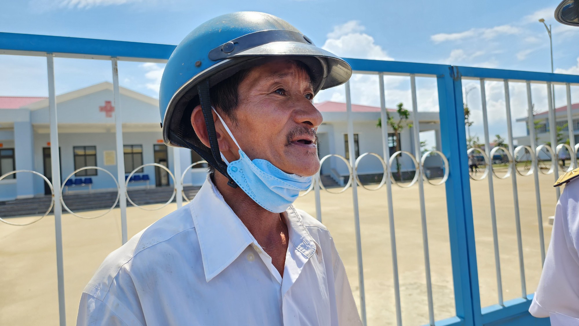 Người th&acirc;n nức nở ng&oacute;ng đợi ngư d&acirc;n trở về - Ảnh 11.