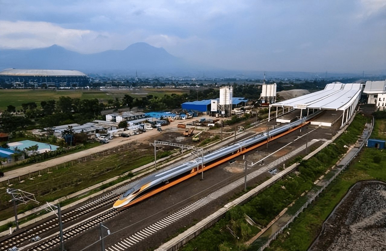 "Nước Đ&ocirc;ng Nam &Aacute; l&agrave;m t&agrave;u cao tốc nhưng lại loại ch&uacute;ng ta" - Người Trung Quốc thắc mắc? - Ảnh 3.