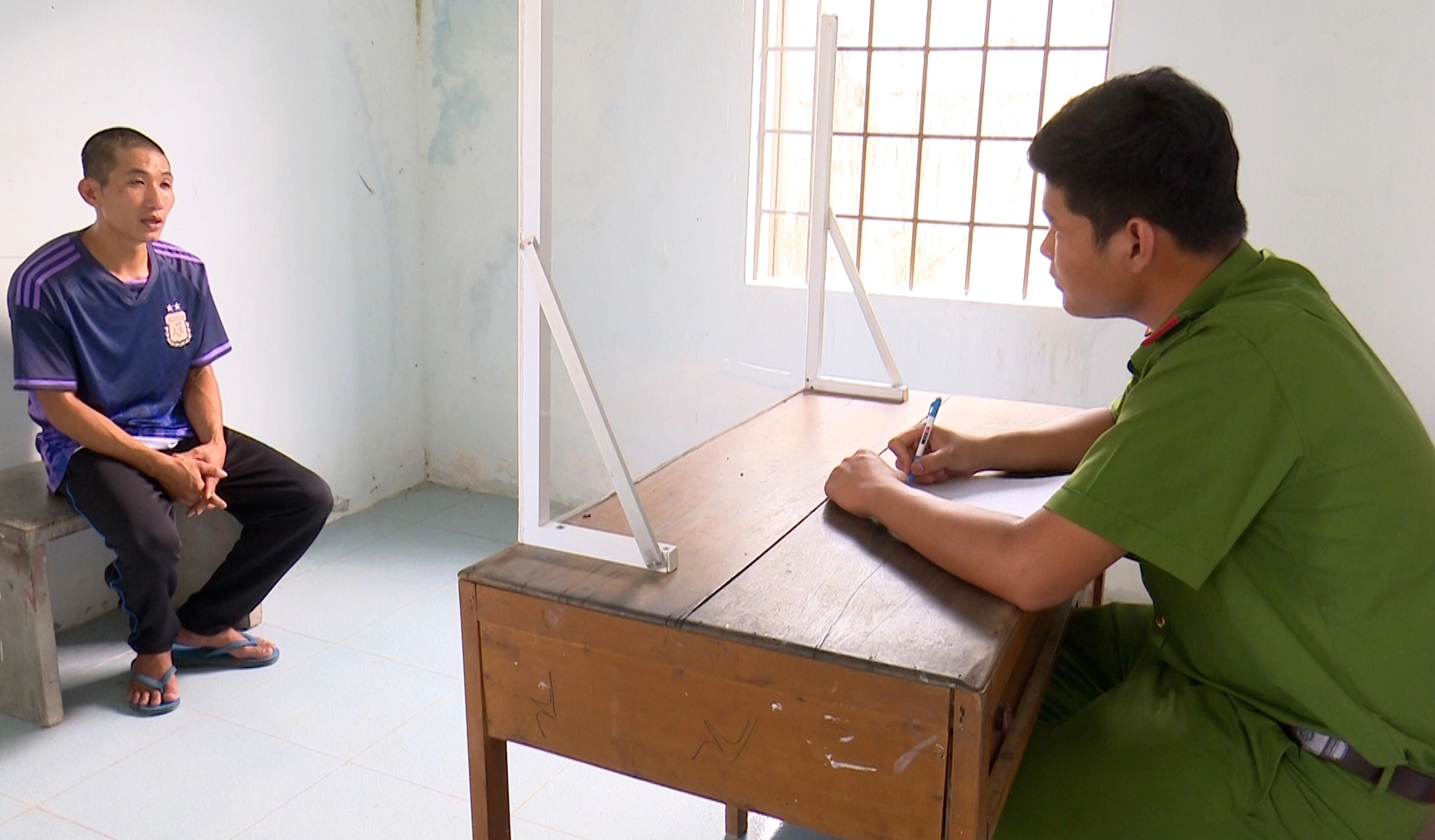 Lộ diện thanh ni&ecirc;n đ&aacute;nh 2 mẹ con "vợ hờ" t&agrave;n bạo ở An Giang - Ảnh 1.