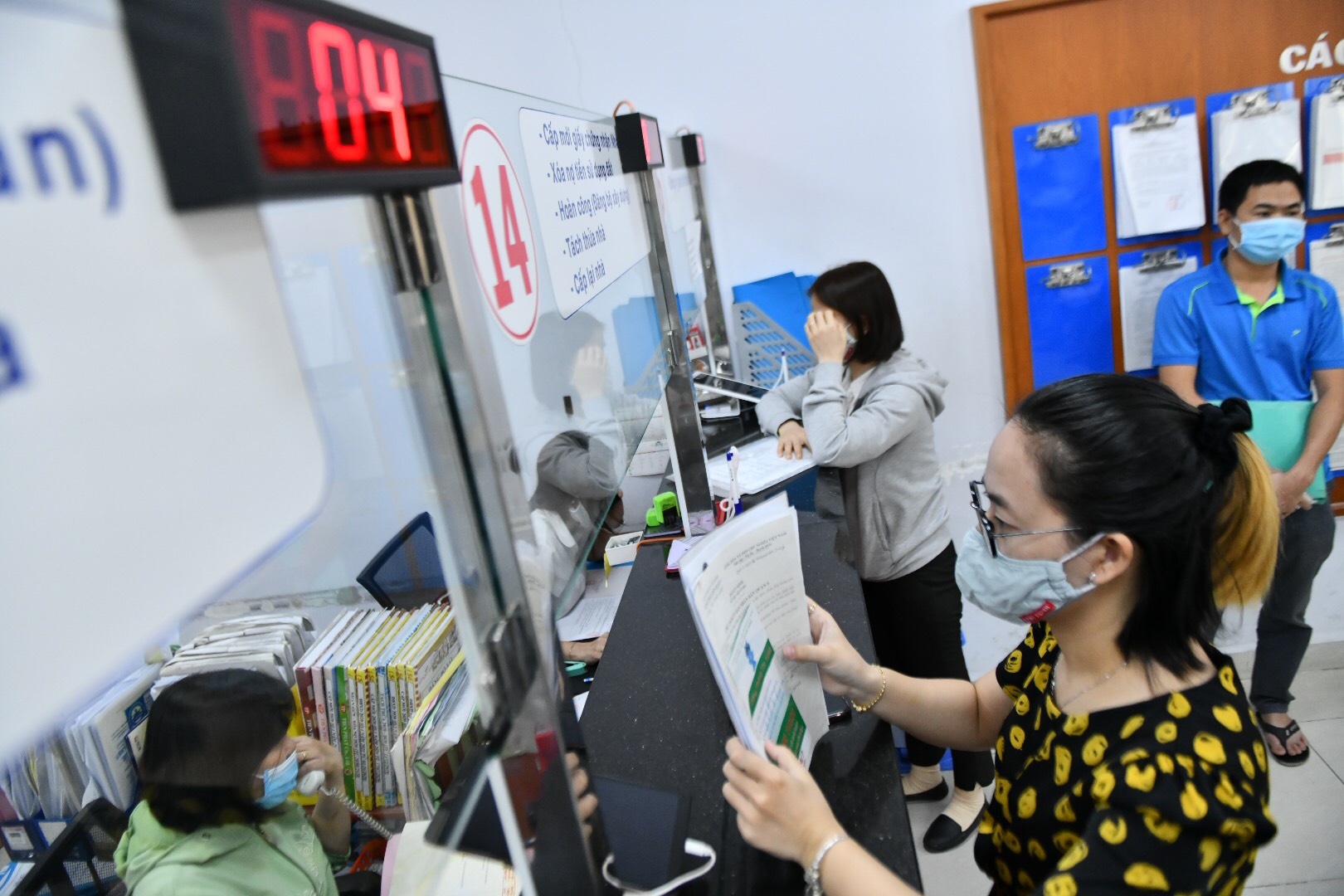 TP.HCM sẽ r&agrave; so&aacute;t, điều chuyển c&aacute;n bộ l&agrave;m việc cầm chừng, n&eacute; tr&aacute;ch nhiệm  - Ảnh 1.
