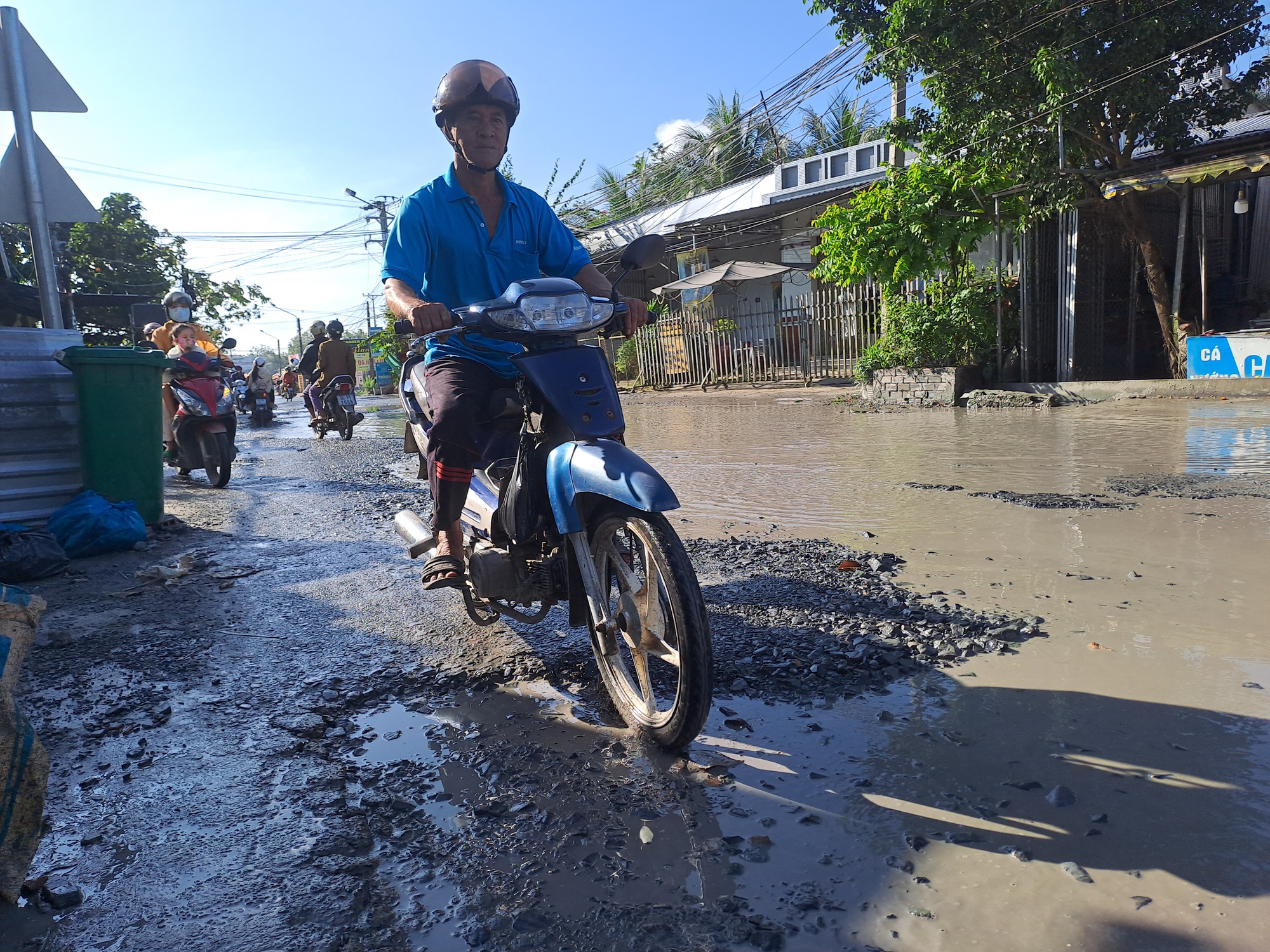 Sở GTVT Cần Thơ: Sang tuần sẽ thảm nhựa đoạn đường &ldquo;n&aacute;t nhầy&rdquo; dưới dốc cầu T&acirc;y Đ&ocirc; - Ảnh 1.
