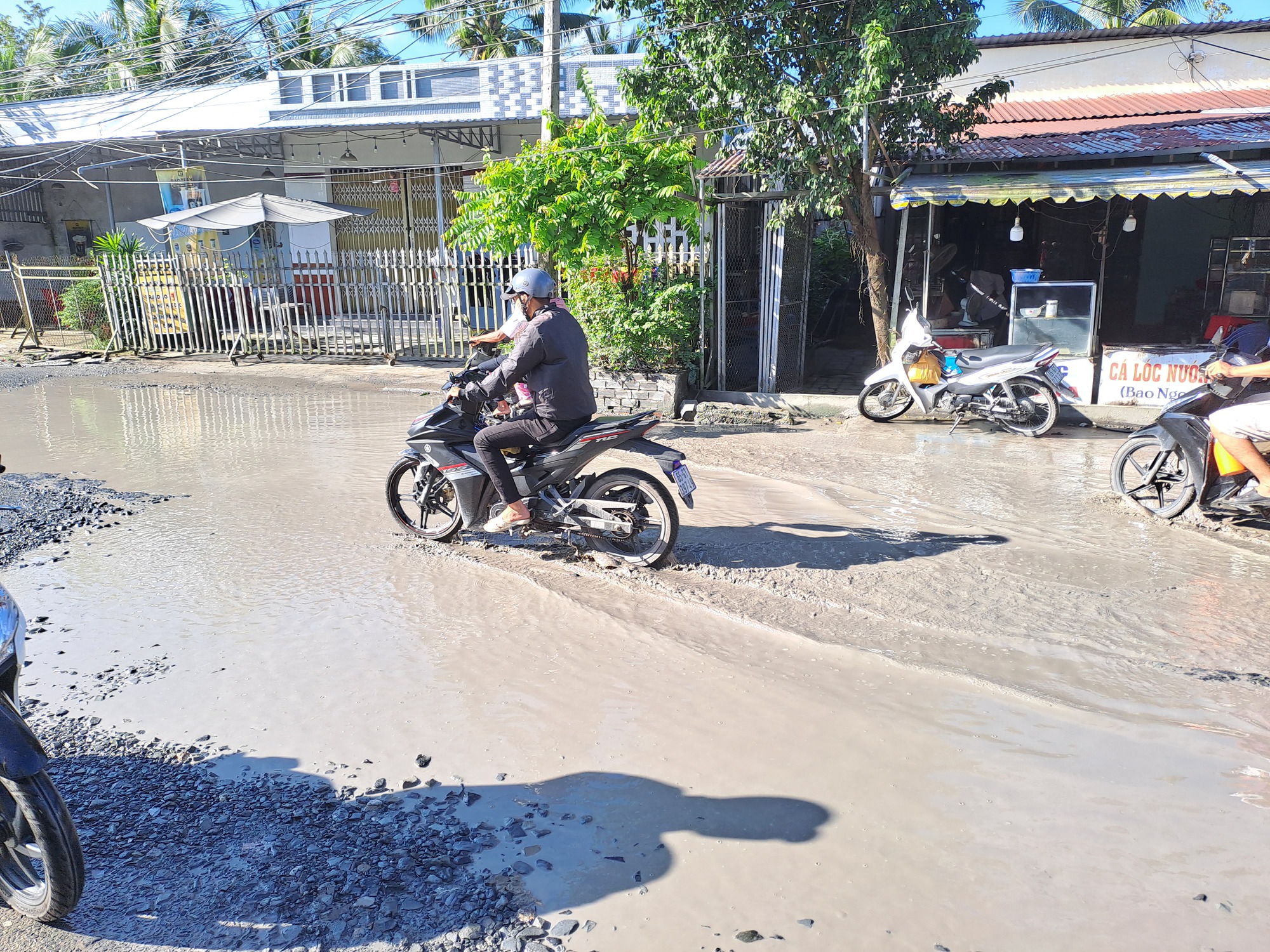 Sở GTVT Cần Thơ: Sang tuần sẽ thảm nhựa đoạn đường &ldquo;n&aacute;t nhầy&rdquo; dưới dốc cầu T&acirc;y Đ&ocirc; - Ảnh 3.