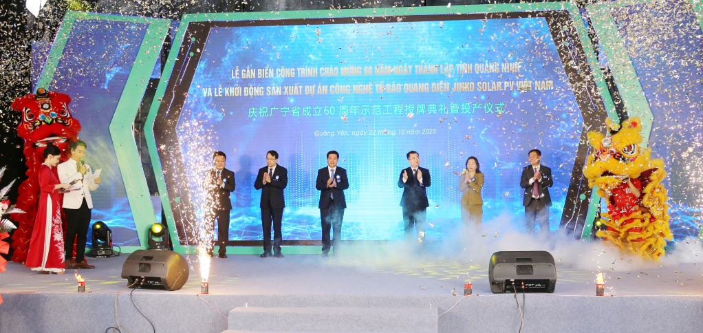 Quảng Ninh gắn biển h&agrave;ng loạt c&ocirc;ng tr&igrave;nh ch&agrave;o mừng kỷ niệm 60 năm ng&agrave;y th&agrave;nh lập tỉnh - Ảnh 2.