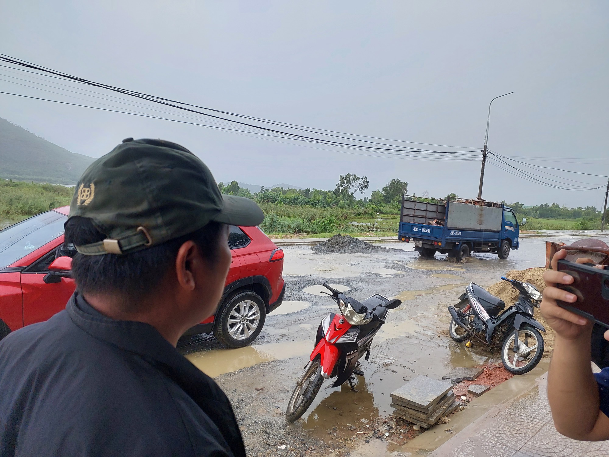 Tỉnh lộ 700 tỷ của Đ&agrave; Nẵng lại chậm c&aacute;n đ&iacute;ch v&igrave; vướng mặt bằng - Ảnh 6.