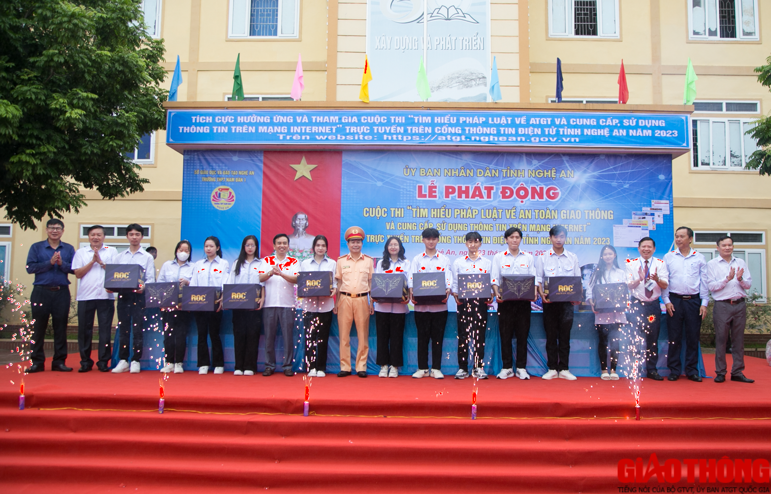 Nghệ An: Ph&aacute;t động cuộc thi t&igrave;m hiểu ph&aacute;p luật về an to&agrave;n giao th&ocirc;ng - Ảnh 4.