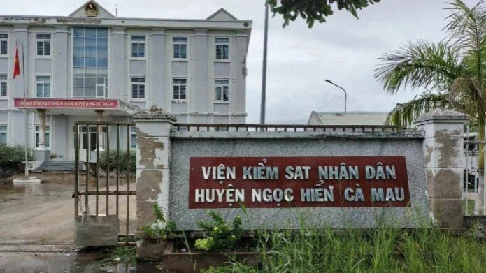 Vụ tố c&aacute;o v&ograve;i tiền chạy tại ngoại ở C&agrave; Mau: Xử l&yacute; 11 c&aacute; nh&acirc;n - Ảnh 1.