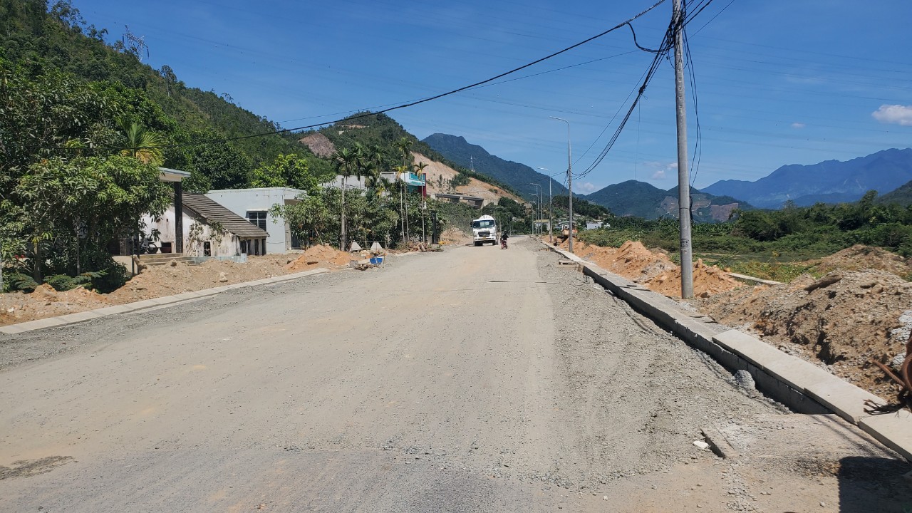 Tỉnh lộ 700 tỷ của Đ&agrave; Nẵng lại chậm c&aacute;n đ&iacute;ch v&igrave; vướng mặt bằng - Ảnh 12.