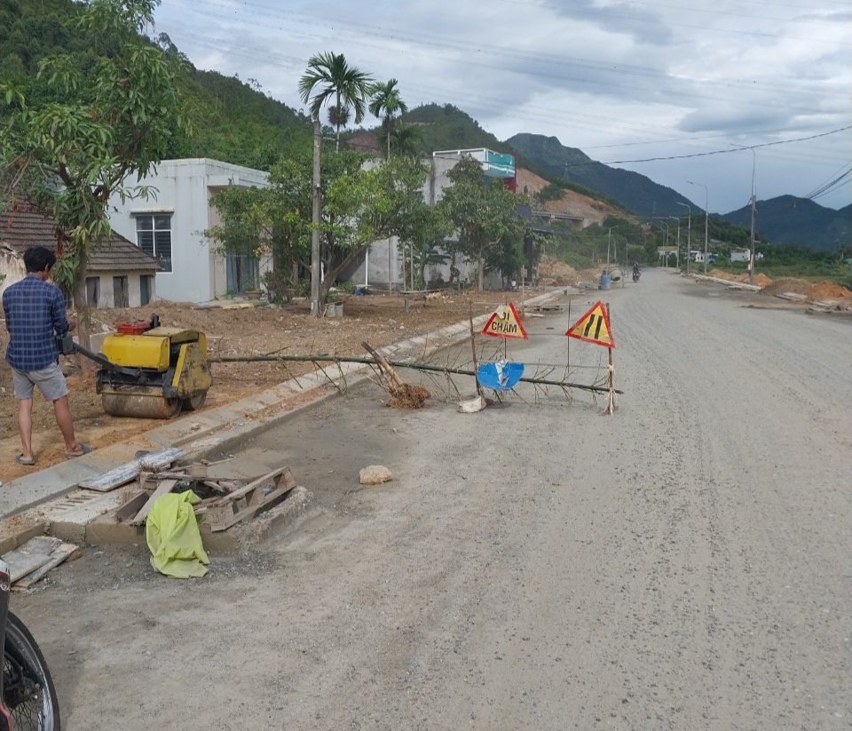Tỉnh lộ 700 tỷ của Đ&agrave; Nẵng lại chậm c&aacute;n đ&iacute;ch v&igrave; vướng mặt bằng - Ảnh 7.