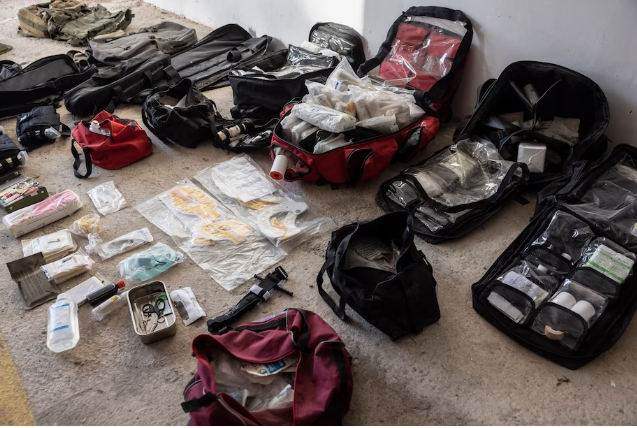 "Đây là tài liệu quân sự bí mật": Chiến binh Hamas để lộ kế tiết lộ khả năng của Hamas - Ảnh 1. "Đây là tài liệu quân sự bí mật": Chiến binh Hamas để lộ kế tiết lộ khả năng của Hamas - Ảnh 1.