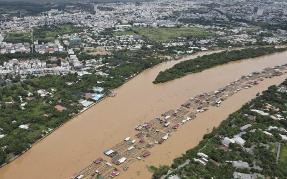 Nguy&ecirc;n nh&acirc;n n&agrave;o khiến dự &aacute;n đường ven s&ocirc;ng C&aacute;i chậm triển khai?