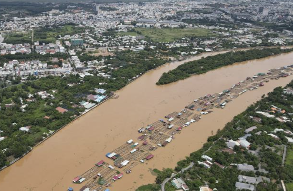Nguy&ecirc;n nh&acirc;n do đ&acirc;u dự &aacute;n đường ven s&ocirc;ng C&aacute;i chậm tiến độ? - Ảnh 1.