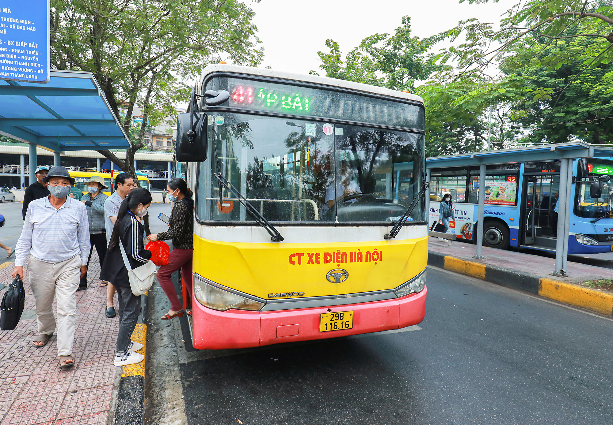 H&agrave; Nội: Tăng gi&aacute; v&eacute; xe bu&yacute;t, chất lượng dịch vụ c&oacute; tăng? - Ảnh 1.