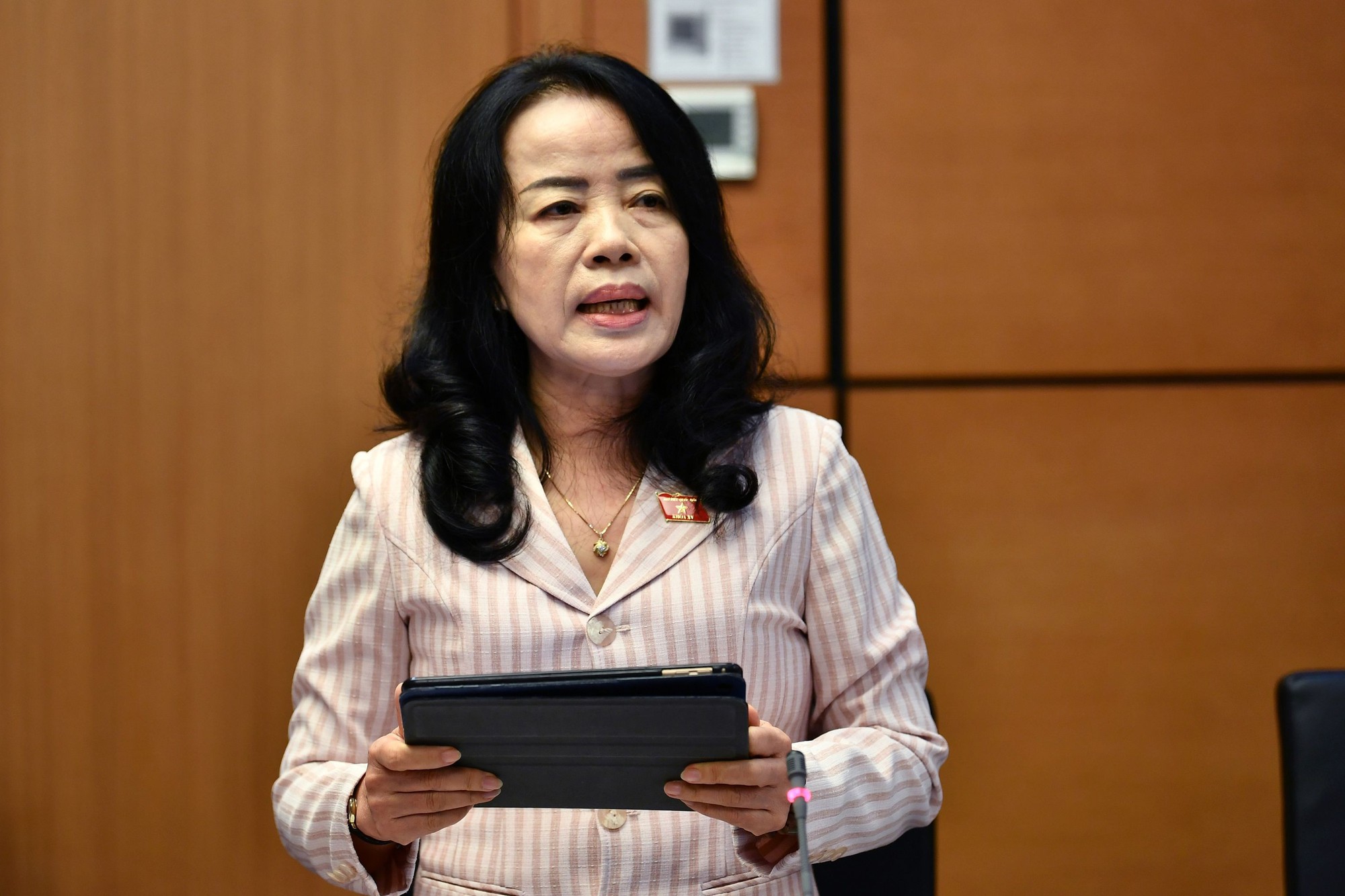 Đại biểu Quốc hội: C&oacute; cần bỏ 400 tỉ đồng ng&acirc;n s&aacute;ch để l&agrave;m th&ecirc;m một bộ SGK? - Ảnh 1.