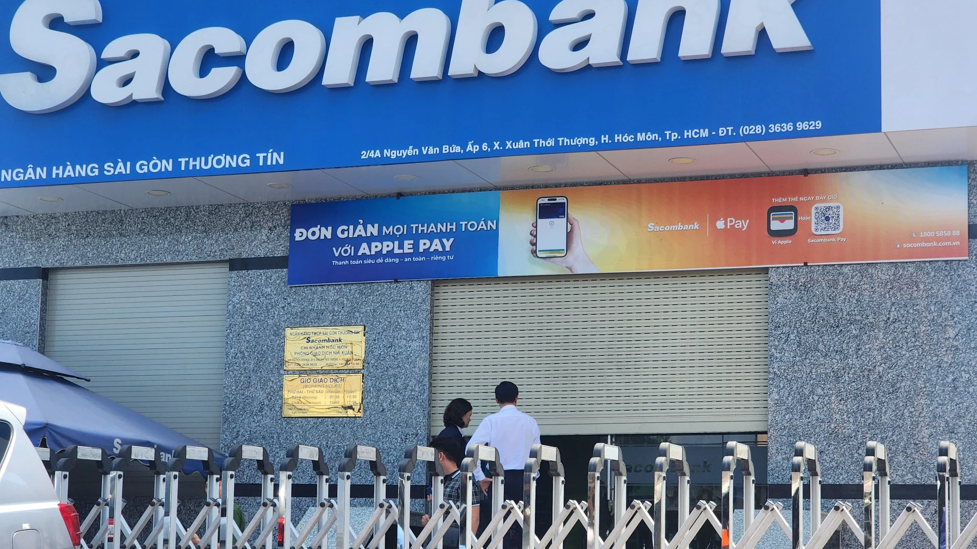 C&ocirc;ng an TP.HCM điều tra vụ cướp ng&acirc;n h&agrave;ng Sacombank chi nh&aacute;nh Nhị Xu&acirc;n - Ảnh 1.