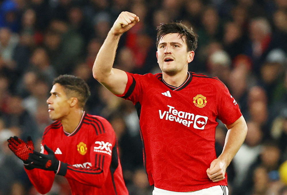 C&uacute;p C1 ch&acirc;u &Acirc;u: Maguire tỏa s&aacute;ng rực rỡ, MU chật vật hạ đối thủ yếu  - Ảnh 1.