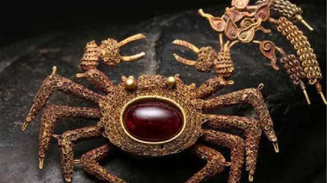 B&aacute;n nh&agrave; 3.3 tỷ đồng để mua con cua giả, c&ocirc; g&aacute;i &ldquo;mất hồn&rdquo; khi nghe chuy&ecirc;n gia định gi&aacute; - Ảnh 1.