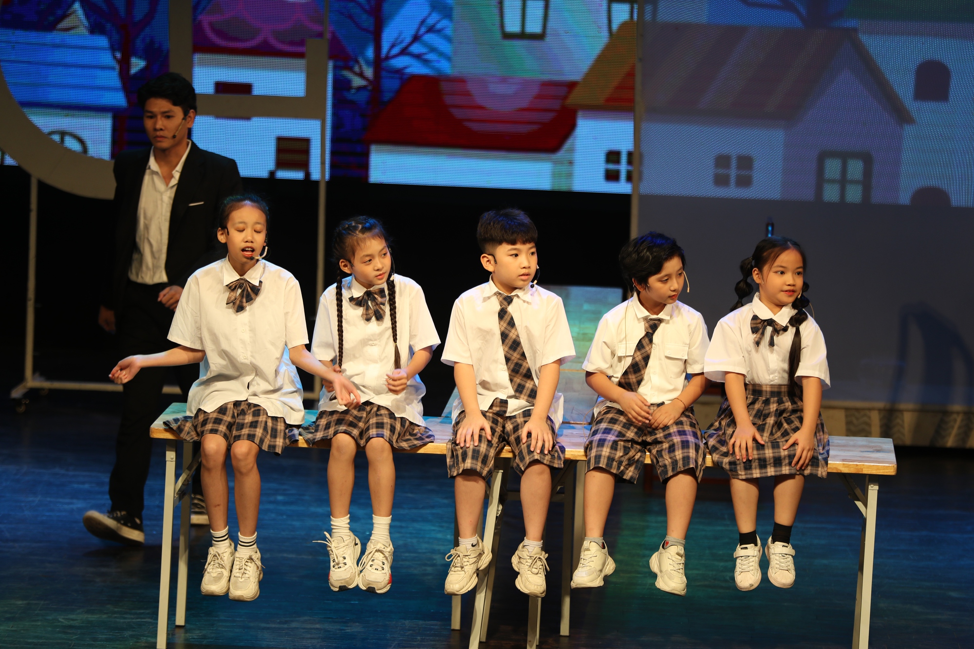 Vở nhạc kịch Vi&ecirc;n đ&aacute; ngũ sắc được k&iacute;ch hoạt từ tr&aacute;i tim thiện t&acirc;m - Ảnh 1.