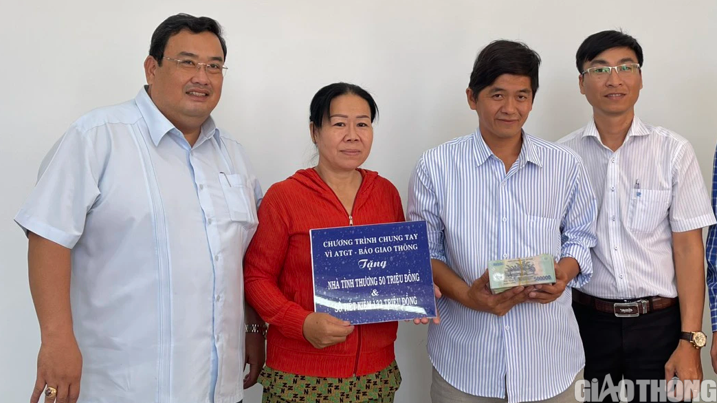 Bạn đọc Báo Giao thông giúp đỡ người đàn ông bị vợ bỏ sau tai nạn 182 triệu đồng - Ảnh 1. Bạn đọc Báo Giao thông giúp đỡ người đàn ông bị vợ bỏ sau tai nạn 182 triệu đồng - Ảnh 1.